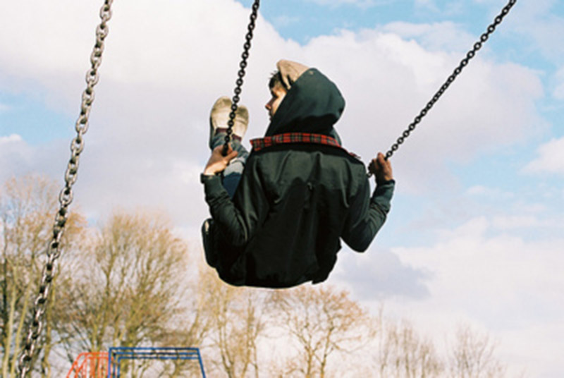 guy-on-swing
