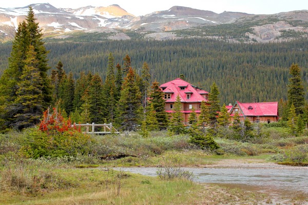 Simpson's Num-ti-jah lodge, Bow Lake, Alberta