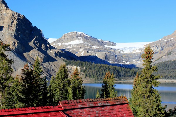 Simpson's Num-ti-jah lodge, Bow Lake, Alberta