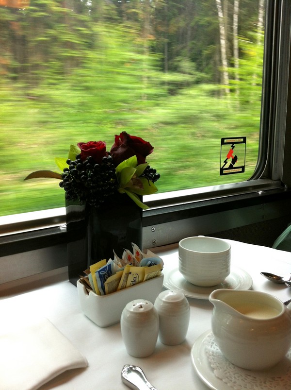 Dining car, VIA Rail, train