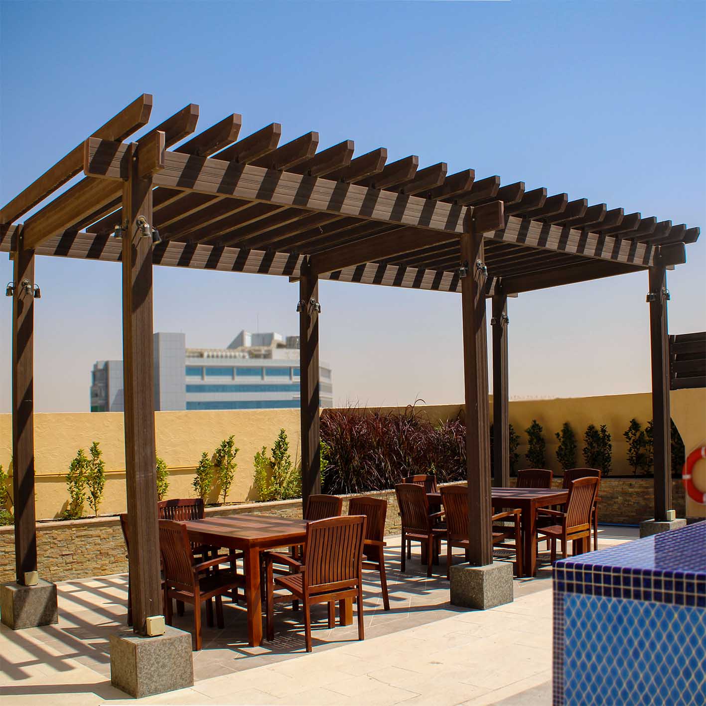 Timber pergola pool sq-e9cde526