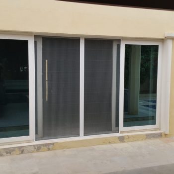 Double white pleated The Villa-efe27007