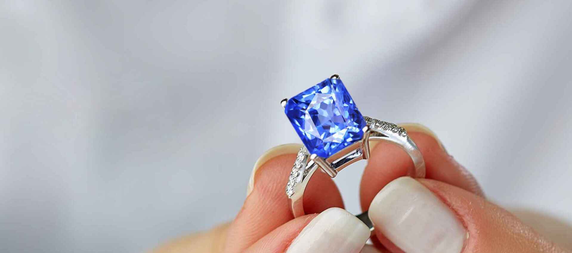 u100715-ceylon-blue-sapphire-benefits-591102_l