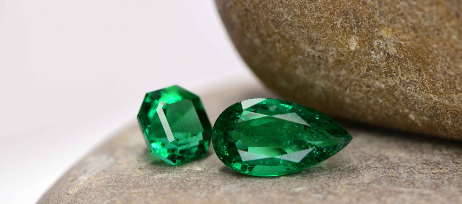best-emerald-stone-color-chart-400139_l